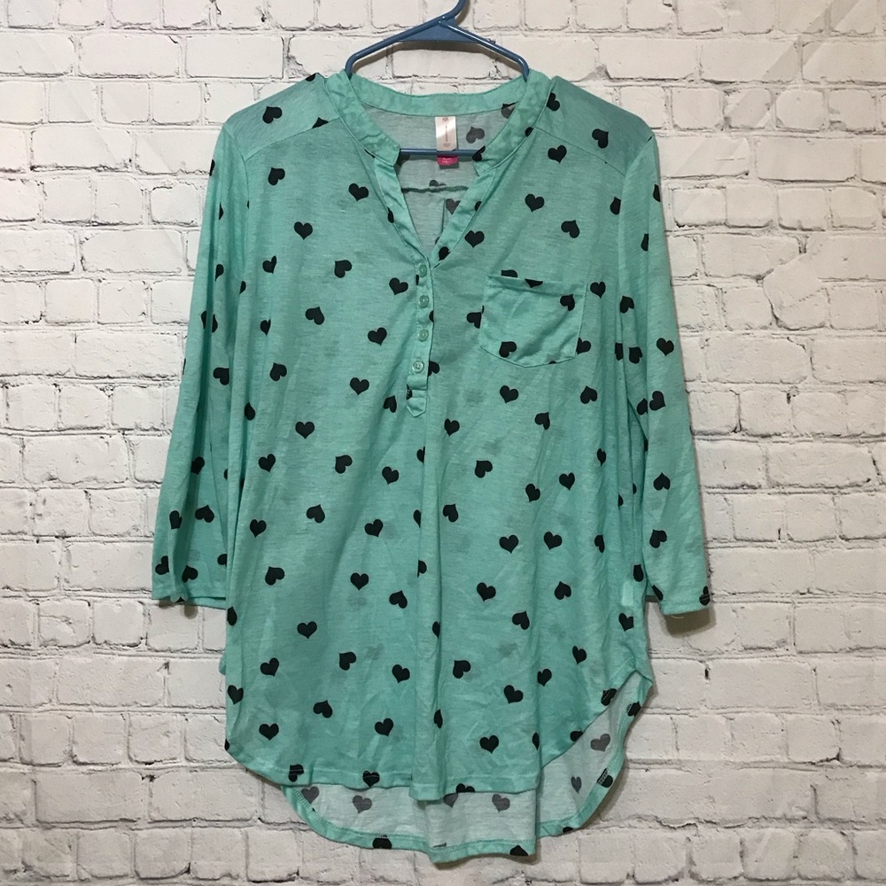 *CLEARANCE* Mint Hearts Buttoned Top
